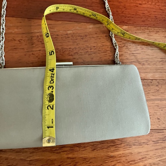 Talbots Evening Bag Clutch Purse Satin With Silver Chain Strap Beige - Picture 8 of 9